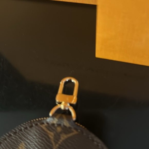 LOUIS VUITTON MINI MNG PIVOINE - Picture 3 of 8